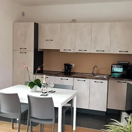Apartament Resicence Solare Con Piscina 2 *